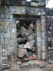 Fallen building at Preah Khan