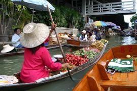 The Damoen Saduak floating market