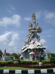 A typical roundabout in Denpasar